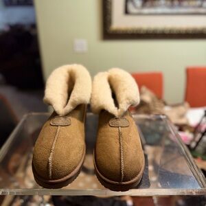 UGG mate 7100 Sand slipper shoe sz M11. Excellent condition